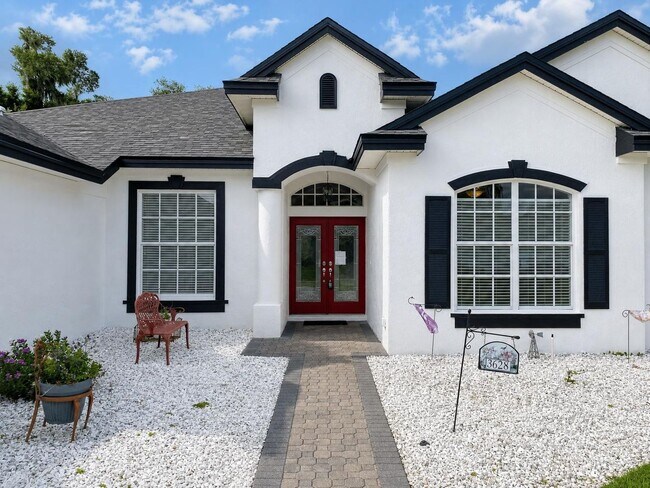 Building Photo - Now Available for Rent – 4/3 with flex room