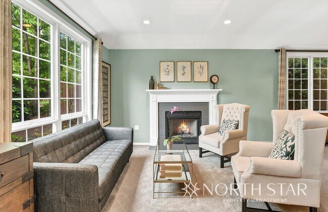 Building Photo - $1000 Off First Months Rent in Lake Oswego