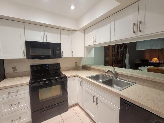 Building Photo - 2084 Sunset Grove Ln