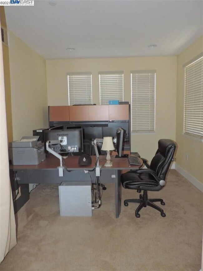 Building Photo - 18517 Admiral Way