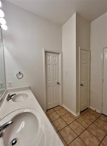 Building Photo - 620 Brookbank Dr