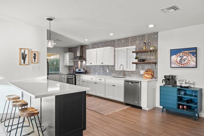 Primary Photo - 3207 N 69th Pl