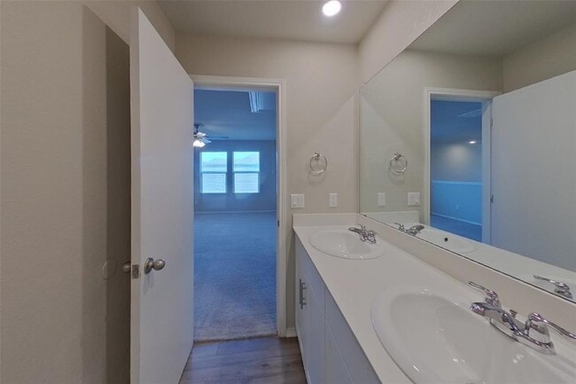 Building Photo - 5200 Saddle Clb Dr