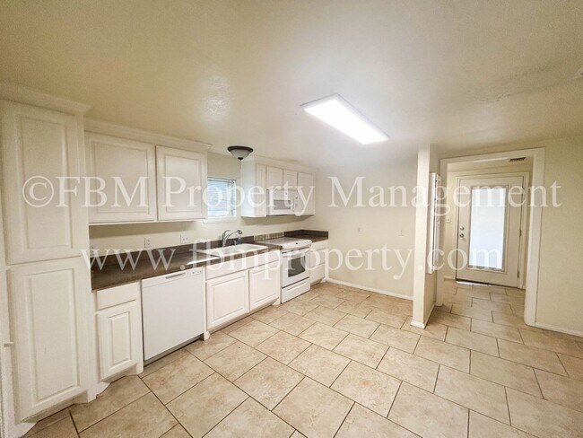 Building Photo - 105 Sunset Cir