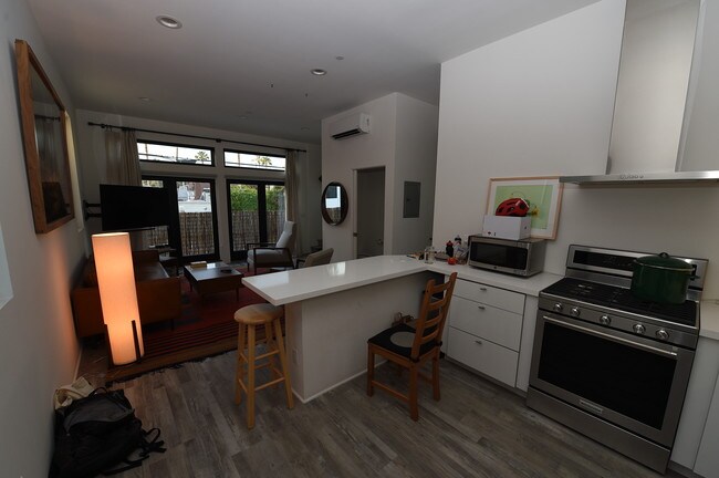 Building Photo - 1509 Cabrillo Ave