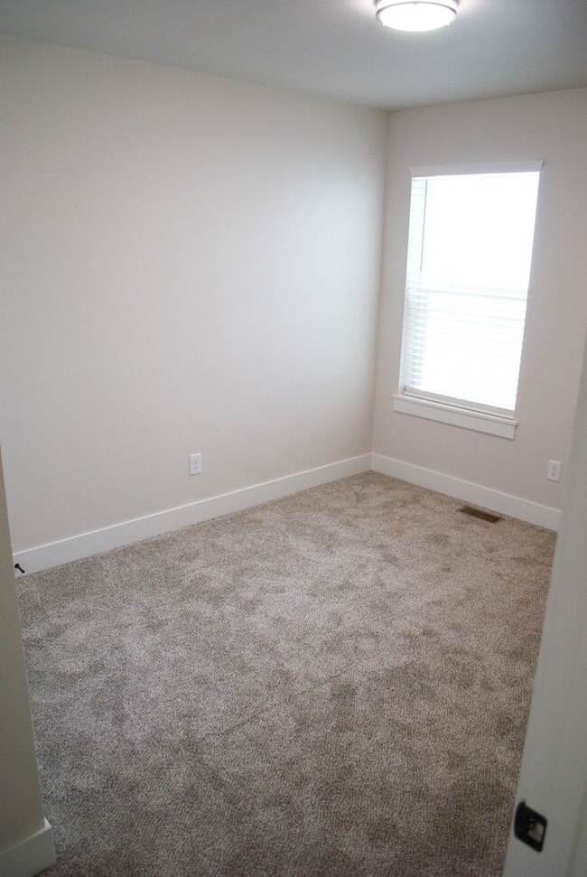 Building Photo - Brand-new 4 Bed, 2.5 Bath Townhome in Idaho Falls!