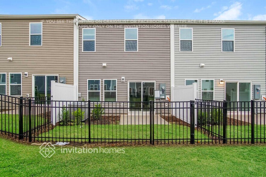 Building Photo - 820 Holiday Pk Ln