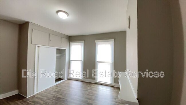 Building Photo - 252 McClure St