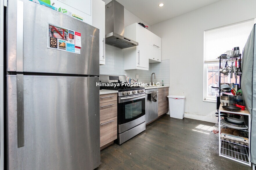 Primary Photo - 78 Forest St