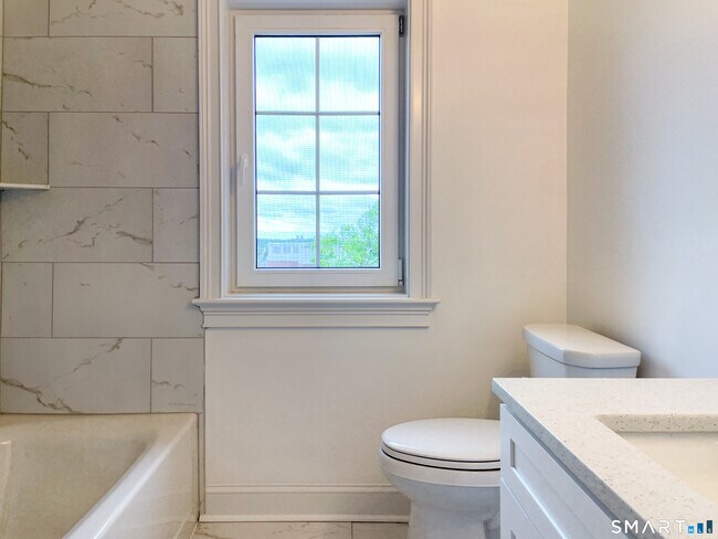 Building Photo - 100 Truman St