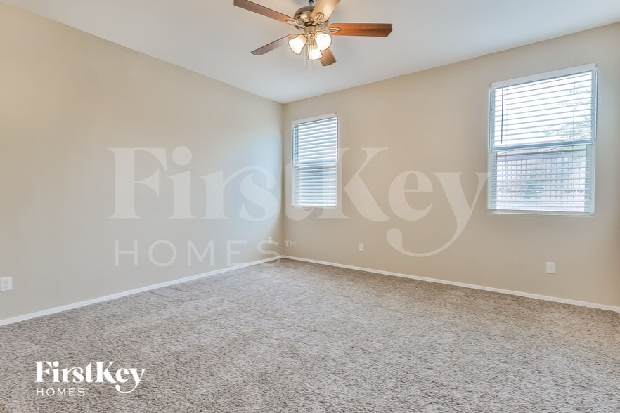 Building Photo - 11734 W Chase Ln