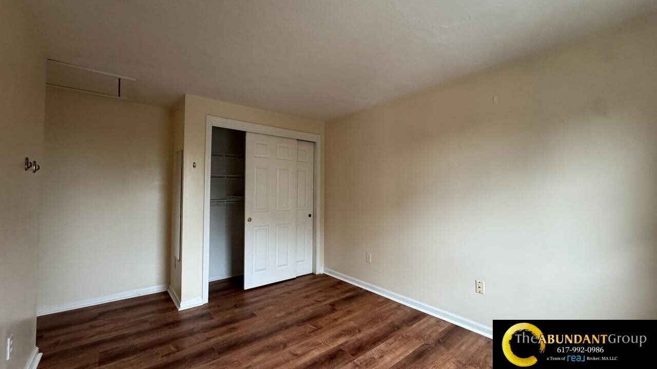 Building Photo - 118 Montclair Ave