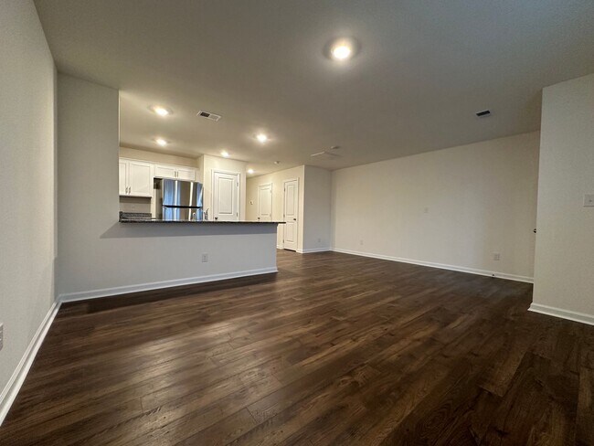 Building Photo - 3 Bedroom / 2.5 Bath Townhome Kingsport, TN