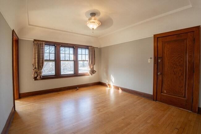 Building Photo - 4202 W Martin Dr