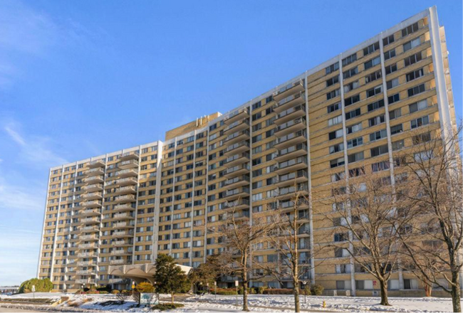 Building Photo - Modern 2BR/2.5BA Two-Level Condo in The Fountains