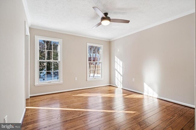 Building Photo - 4623 University Dr