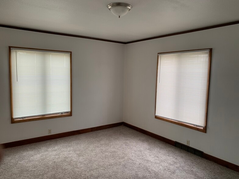 Living Room (Pic 2) - 106 N 1st Avenue