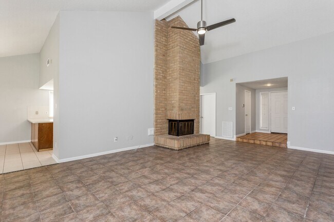 Building Photo - 2015 Braesmeadow Ln