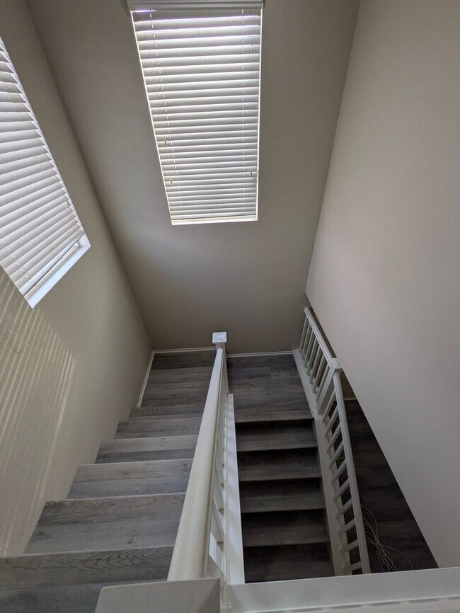 Building Photo - Beautiful 3 bedroom home