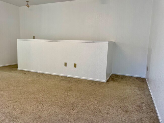 Building Photo - 1661 Pyrenees Ave