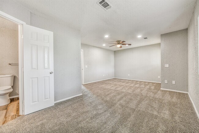 Building Photo - 405 Cherry St