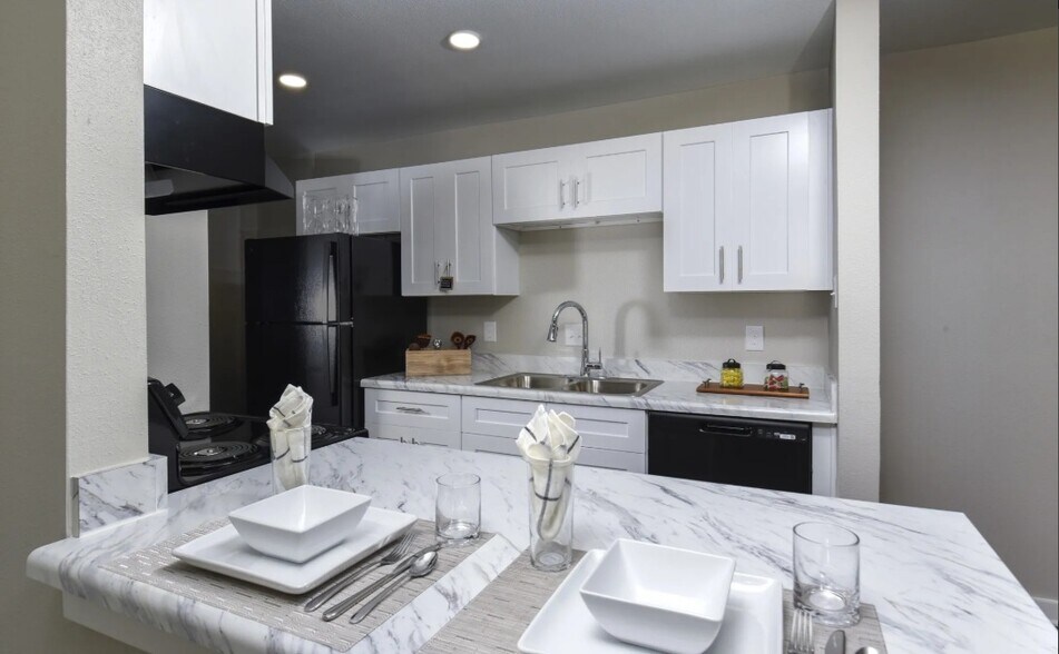 Building Photo - 600 Barwood Park