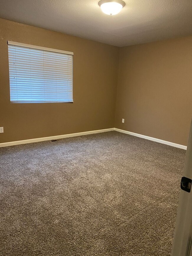 Building Photo - 3 Bedroom 2 1/2 Bath Twin home SORRY NO PETS