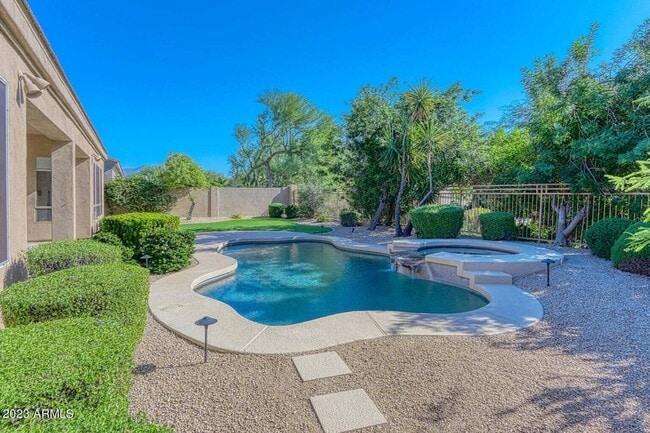 Building Photo - 7553 E Buteo Dr