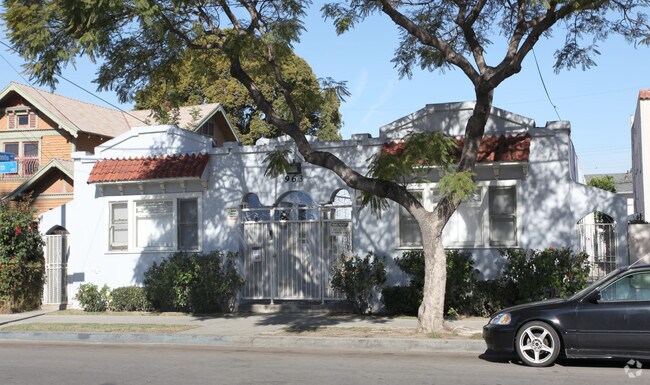 Building Photo - 963 E 5th St