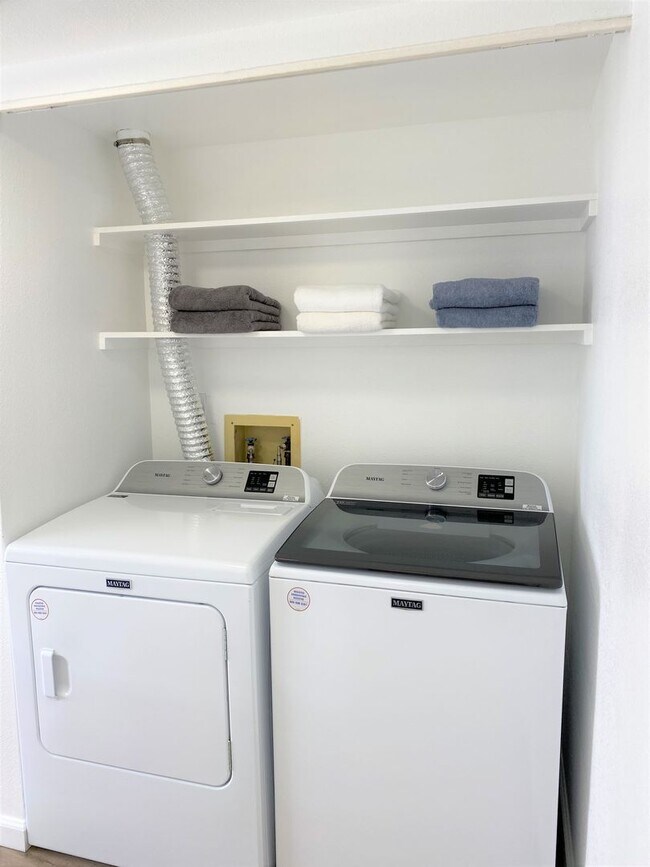 Building Photo - The Leilehua near Downtown Honolulu - Renovated 1 Bedroom 1 Bath 1 Covered Parking