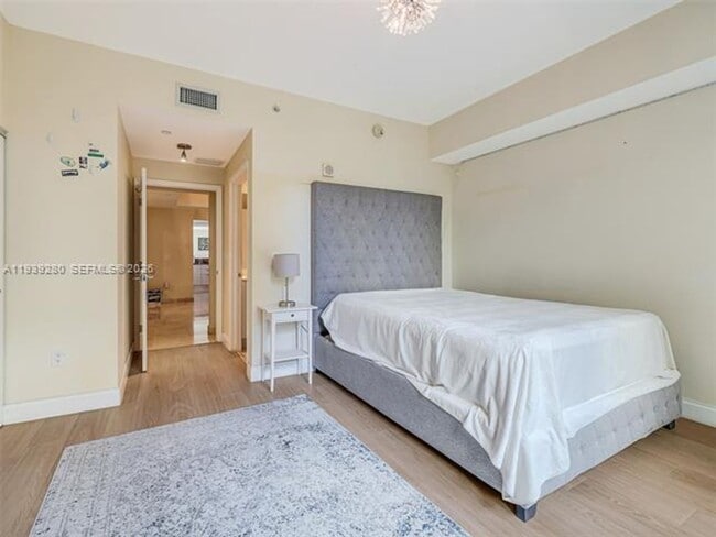 Building Photo - 3330 NE 190th St