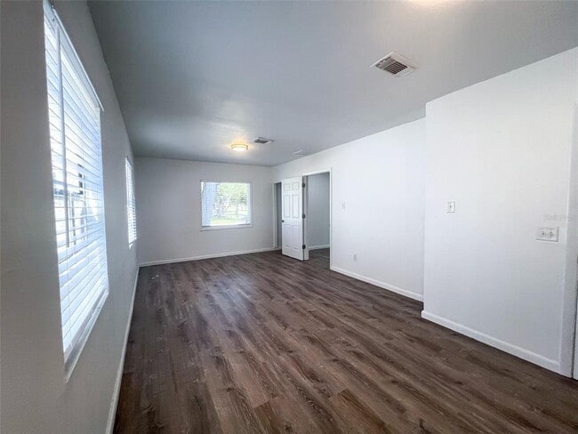 Building Photo - 3402 W Van Buren Dr