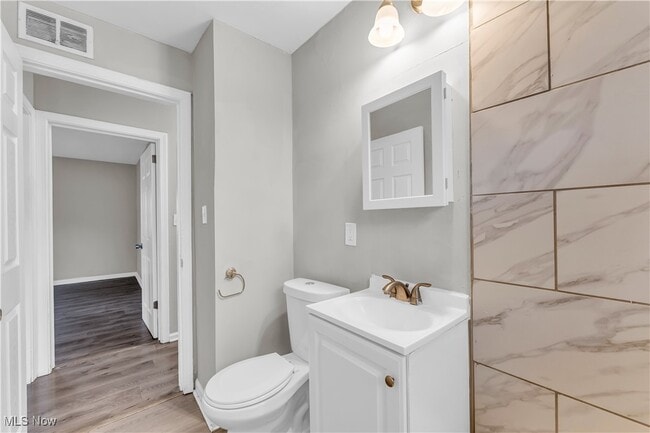 Building Photo - 1092 Peerless Ave