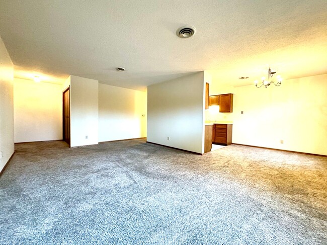 Building Photo - Cliffwood Apartments III