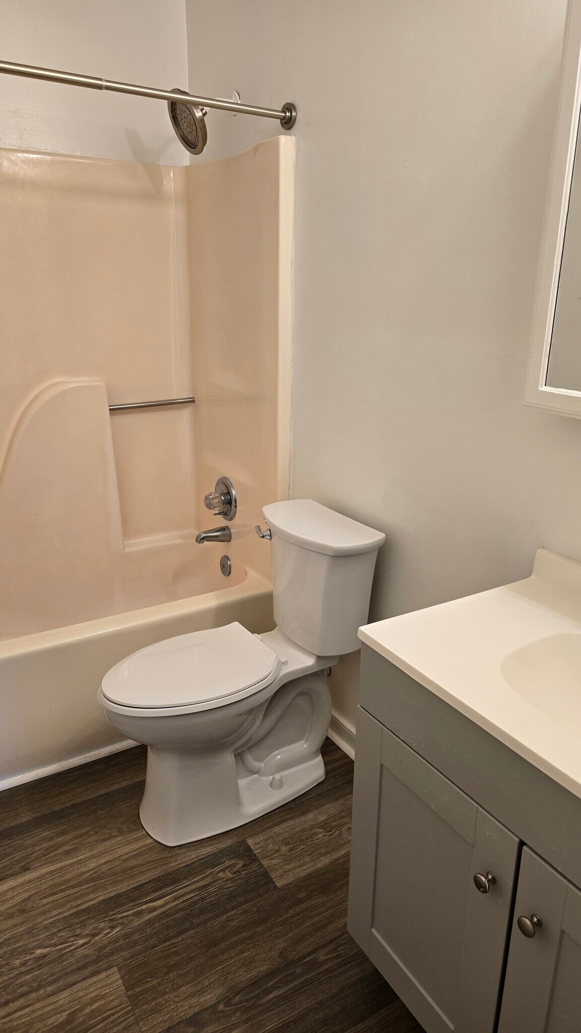 Full Bathroom 2 - 510 Besler Ln