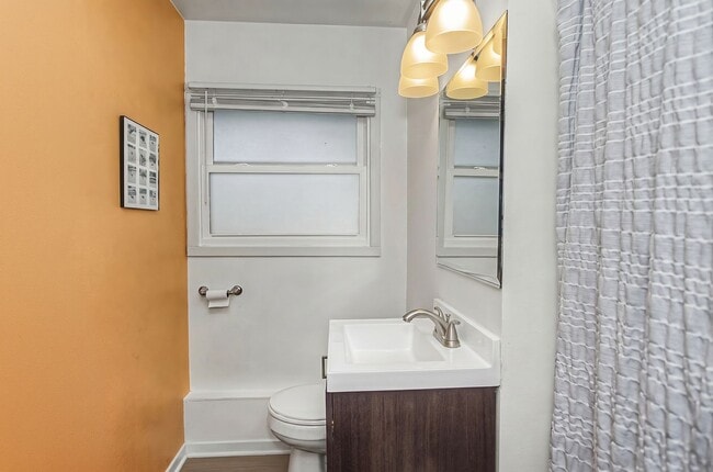 Building Photo - CHARMING RANCH!! 3 Bed, 1 Bath Home in Ames