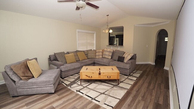 Building Photo - 412 Ridgeway Dr