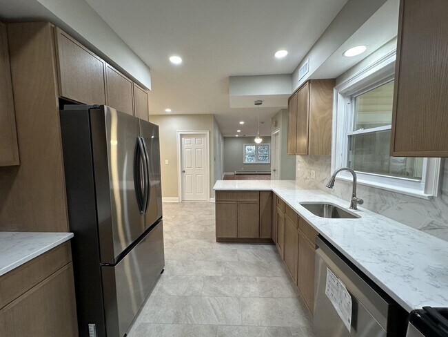 Building Photo - 362 Palisades Avenue