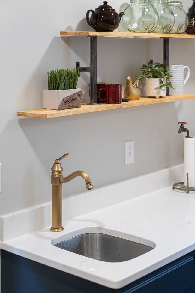 Building Photo - Beautifully Updated House - Awesome Montford Location