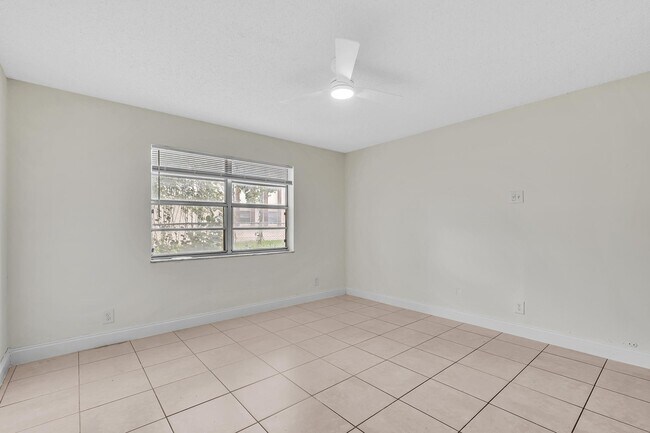 Building Photo - 2510 Riverside Dr