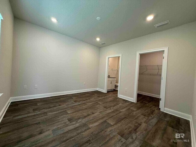 Building Photo - 19130 Treehill Ln