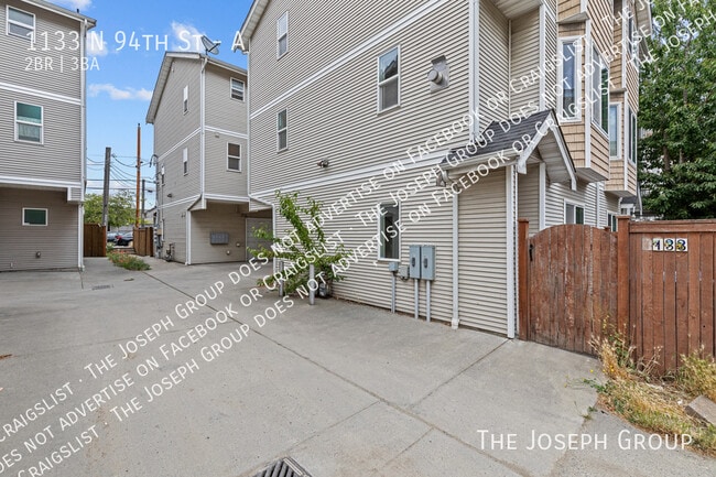 Primary Photo - 1133 N 94th St