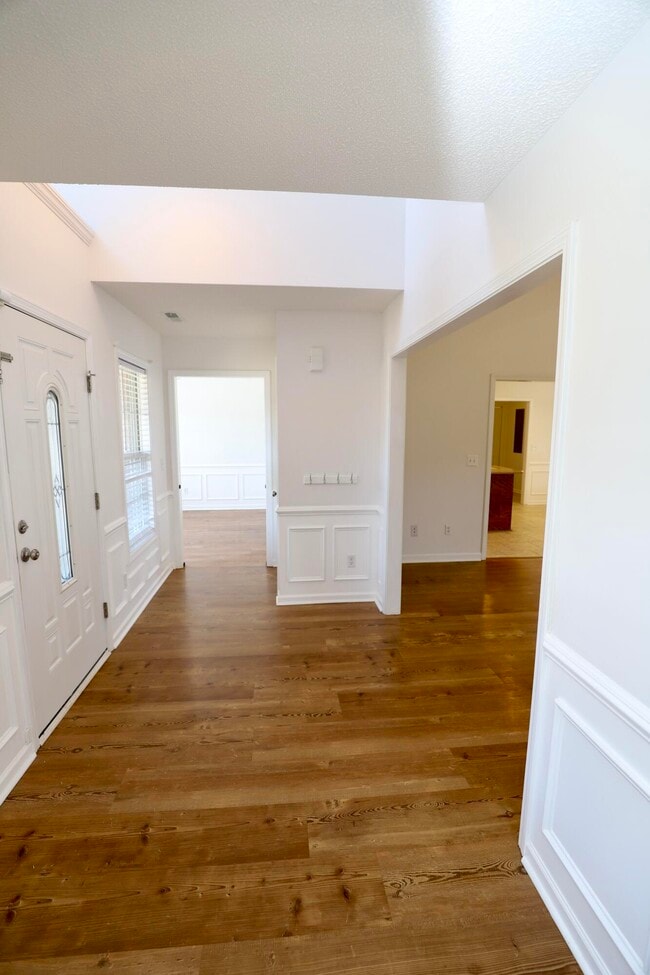 Building Photo - 3065 Temple Rd