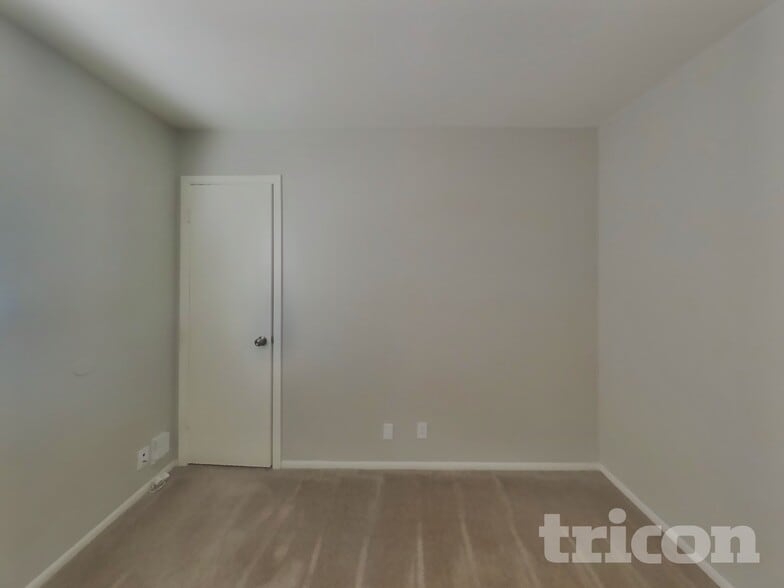 Building Photo - 7606 Chatsworth