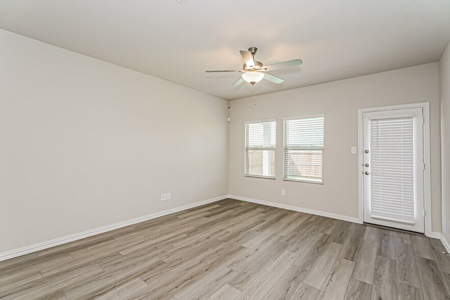 Building Photo - 1235 Paintbrush Dr