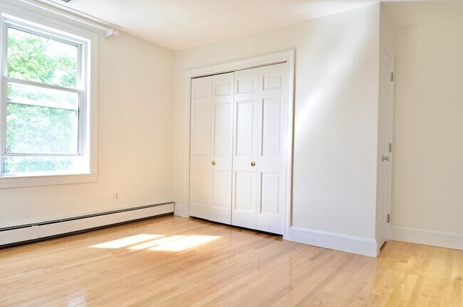 Building Photo - 120 Farwell St