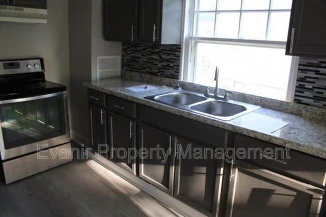 Building Photo - 1568 N Euclid Ave