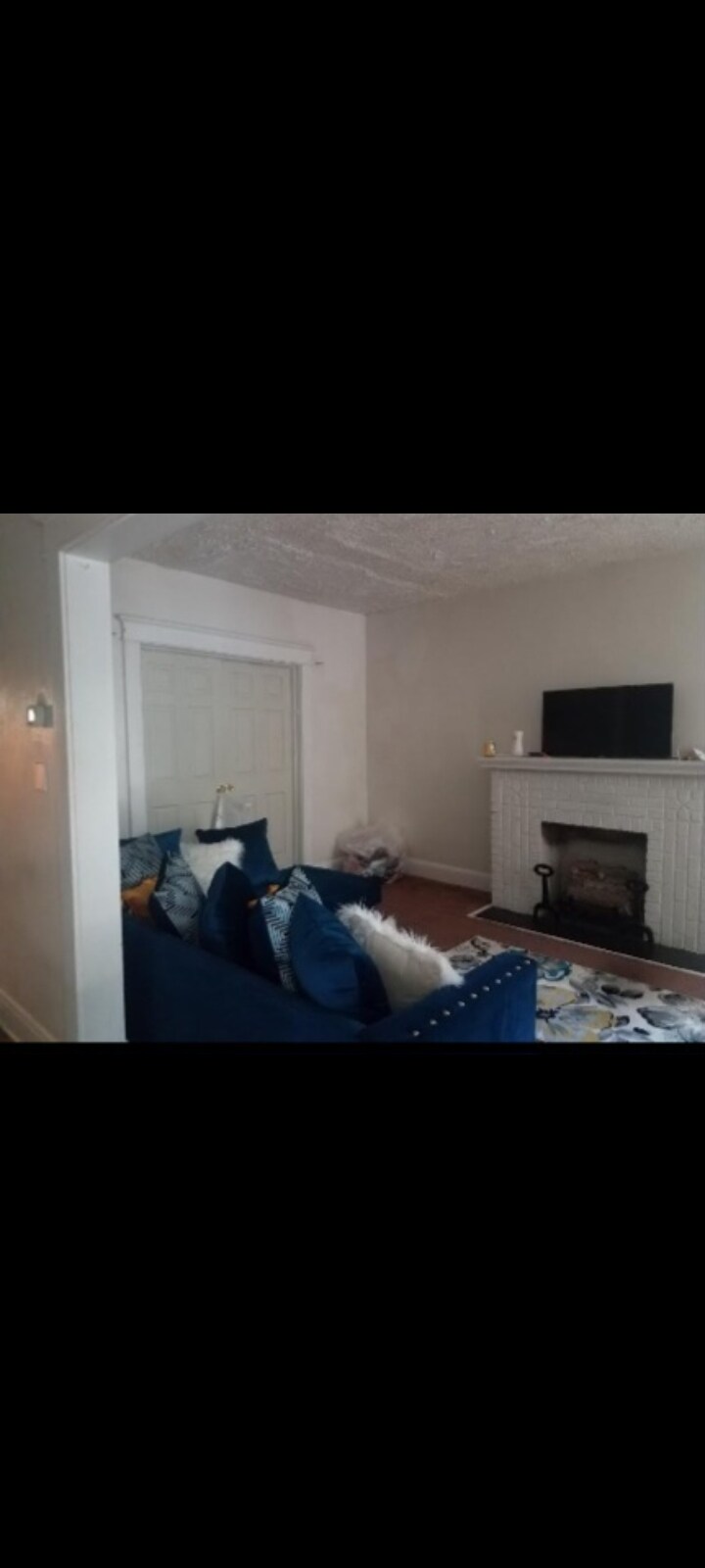 Building Photo - 5023 Queensberry Ave