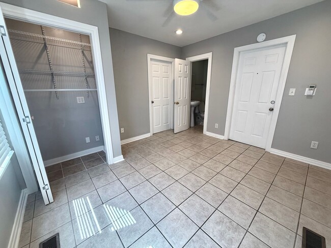 Building Photo - Large 5BD 3.5BA Home w/ Bonus ADU close to...