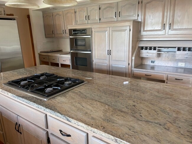 Building Photo - 6518 W 132nd St